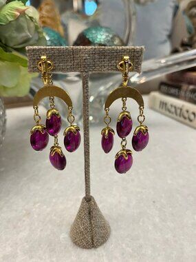 TRIFARI PURPLE vintage waterfall lucite earrings chandelier dangle clip on